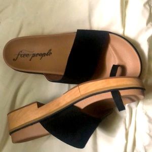 Size 9 / 39 Free People suede sandal